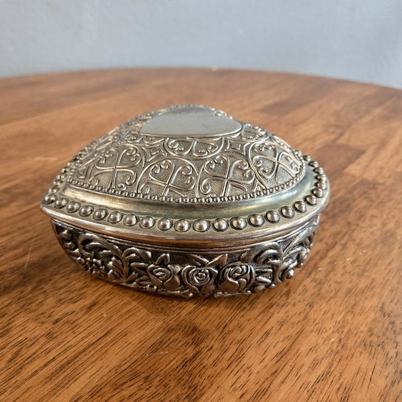 Silver Plated Velvet Lined Intricate Floral Heart Jewelry Trinket Box Vintage - Picture 5 of 10